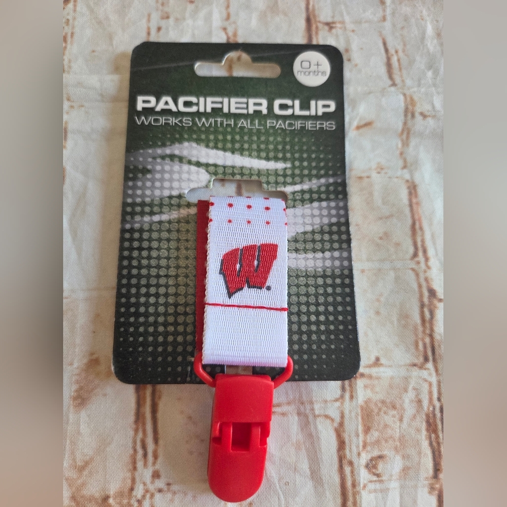 NEW Wisconsin Badgers UNIVERSAL PACIFIER CLIP